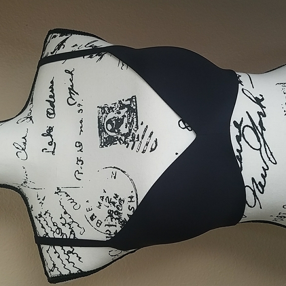 LULULEMON 34 C NWOT  Lululemon Take Shape Bra Black - Picture 7 of 16